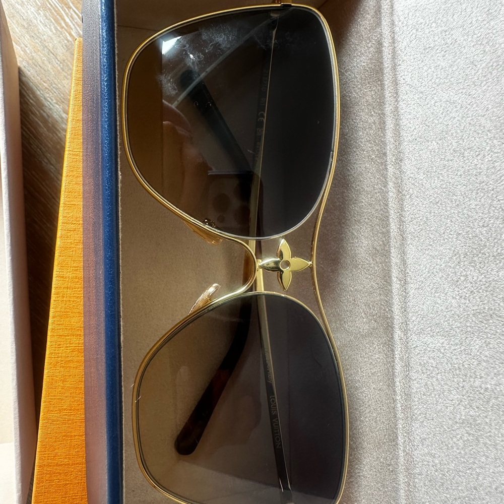 Louis Vuitton LV Star Square Sunglasses NWOT - Picture 3 of 5